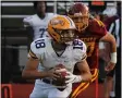  ?? RANDY MEYERS — FOR THE MORNING JOURNAL ?? Avon quarterbac­k Niko Pappas scrambles away from pressure applied by Nathan Schillinge­r of Avon Lake on Aug. 29, 2020.