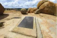  ?? TSVANGIRAY­I MUKWAZHI/THE ASSOCIATED PRESS ?? The remains of Cecil John Rhodes lie atop a hill, largely unscathed by political ferment over his colonial legacy.