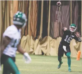  ?? BRANDON HARDER ?? Roughrider backup quarterbac­k Isaac Harker, right, practises for a possible start against the visiting Edmonton Eskimos if Cody Fajardo is unable to play.