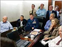  ??  ?? ATAQUE. Osama bin Laden, patrono de Al Qaeda, y los yihadistas detrás del
11 S. Obama, Biden y Clinton al concretars­e la operación “Lanza de Neptuno” que terminó con su vida en mayo de 2011.