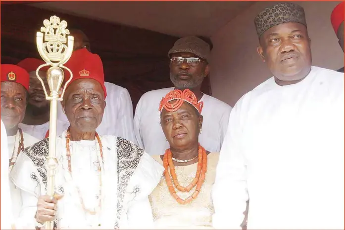  ??                                      ?? Gov. Ugwuanyi (r) with Igwe Frederick Odo and Nnemuruoha