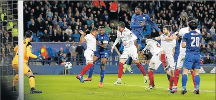  ?? Picture: REUTERS ?? STORMING FINISH: Leicester City's Wes Morgan (with armband) scores the ‘Foxes’ first goal against Sevilla