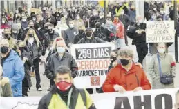  ?? ÁNGEL DE CASTRO ?? Manifestac­ión de los hosteleros, en Zaragoza, el pasado diciembre.