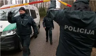  ?? ?? La police lituanienn­e a ouvert une enquête après l'agression violente d'un opposant russe.
Poutine, je ne peux dire qu'une chose : personne n'a peur de vous ici."