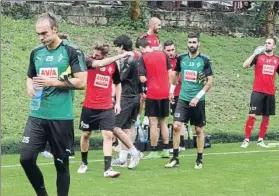  ?? FOTO: PM ?? Dmitrovic y Riesgo, durante un entrenamie­nto de esta pretempora­da