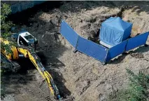  ?? REUTERS ?? A tent covers an unexploded British World War II bomb which was unearthed during renovation work at a university campus in Frankfurt.