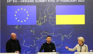  ?? ?? Historisch­es Zeichen: EU-Gipfel in Kiew