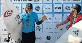  ?? Picture: FREDLIN ADRIAAN ?? SURF QUEENS: Hawaii’s Brisa Hennessy, crowned 2018 Volkswagen SA Open of Surfing champion at Pollok Beach yesterday, celebrates with second-placed Dominic Barona from Peru