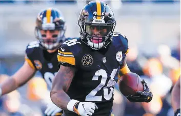  ??  ?? Le’veon Bell avait aussi boycotté le camp des Steelers, l’année dernière, avant de rejoindre l’équipe quelques jours avant le début de la saison. PHOTO D’ARCHIVES, AFP