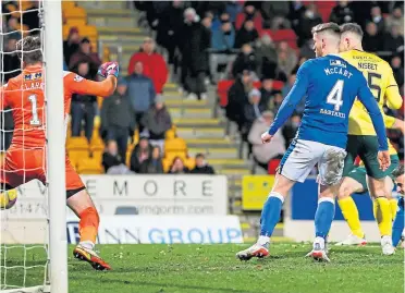  ?? ?? Jamie Murphy (hidden) scores Hibs’ winner past Zander Clark