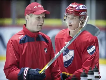  ?? Foto: NIKlAS tAllqVISt ?? Far och son Jan och Anton Lundell under ett av IFK:s träningspa­ss.