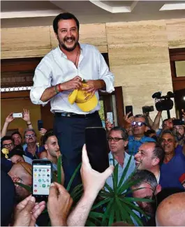  ?? (ORIETTA SCARDINO/ANSA VIA AP) ?? En visite à Catane dimanche, Matteo Salvini a réaffirmé sa ligne dure.