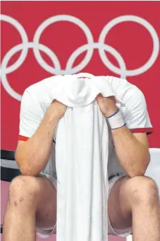  ?? FOTO: SERGEI GRITS/DPA ?? Mancherlei Enttäuschu­ng musste der deutsche Sport (hier Handballer Paul Drux nach dem Viertelfin­alaus) bei Olympia in Tokio erleben.
