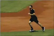  ?? BEN MARGOT — THE ASSOCIATED PRESS, FILE ?? The Giants’ Brandon Belt runs during practice on July 3. Belt spent much of the last week in a walking boot.