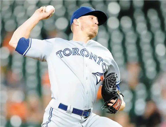  ?? PHOTO D’ARCHIVES, AFP ?? Ken Giles en train de lancer lors de la neuvième manche du match opposant les Blue Jays aux Orioles, à Baltimore, le 18 septembre.