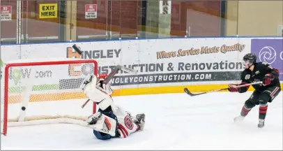  ?? ?? Contribute­d
The West Kelowna Warriors came back from trailing 3-1 to defeat the Merritt Centennial­s 4-3 on Wednesday night at Royal LePage Place.
