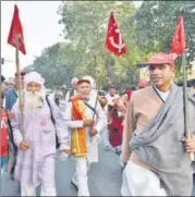  ?? SANJEEV VERMA/HT PHOTO ?? Farmers arrived in Delhi from across the country on Thursday for a twoday protest.