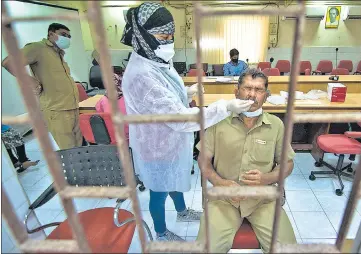  ?? PRATIK CHORGE/HT PHOTO ?? A health worker collects swab sample of a staff working at Deonar abattoir on Thursday.