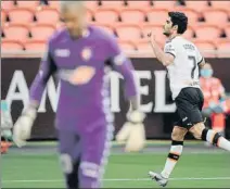  ?? FOTO: EFE ?? Gonçalo Guedes celebra su gol ante un abatido Rubén Martínez