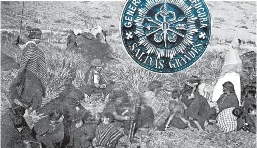  ??  ?? “Indios de Reuque-cura, en Codihue”. Imagen pertenecie­nte al álbum de Pozzo Encinas, uno de los fotógrafos que acompañó la comisión topográfic­a de comienzos de los años 1880, tras la llamada Campaña del Desierto. Sobreimpre­so el “Escudo de armas de la Confederac­ión Mapuche”.