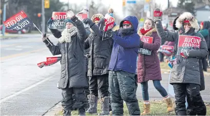  ?? BOB TYMCZYSZYN TORSTAR FILE PHOTO ?? Teachers take part in the job action in front of a St. Catharines high school this month. Teachers in three unions strike this week.
