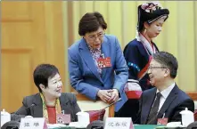  ?? FENG YONGBIN / CHINA DAILY ?? Deputies Tan Lin, Zhang Shuyang and Shen Chunyao (front from left) exchange views before a meeting of the Guizhou delegation at the second session of the 14th National People’s Congress in Beijing on Wednesday.