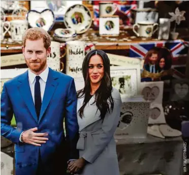  ??  ?? Lukratives Liebesmärc­hen: Eine Hochzeit bestimmt britische Medien – und die Souvenirlä­den