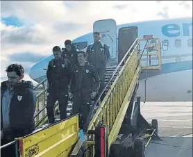  ?? FOTO: ATHLETIC ?? La expedición rojiblanca llegó al aeropuerto de Östersund cargada de optimismo