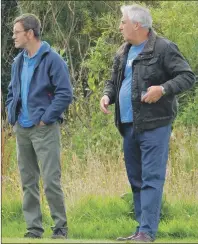  ??  ?? Two former Oban Saints stalwarts Davie MacLeod and Eric Smith cast a critical eye over the game.