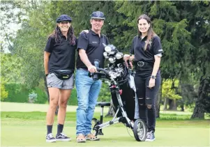  ?? PHOTO: KAYLA HODGE ?? Rememberin­g family . . . Kara RoderickWa­ndless (left), her father Nobby Roderick and daughter Tayla RoderickWa­ndless (18) competed together at the Tane Roderick Memorial Golf Tournament yesterday.