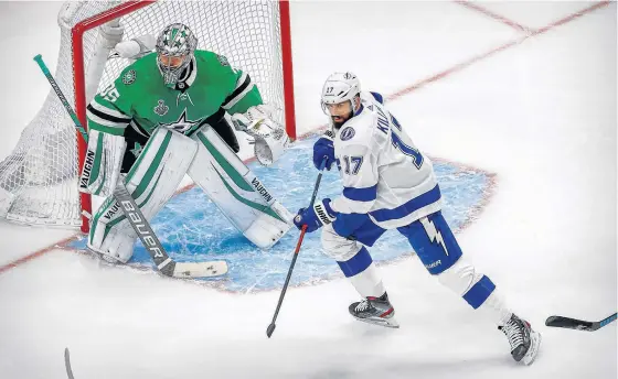  ?? PERRY NELSON • USA TODAY SPORTS ?? Could Alex Killorn (17) of the Tampa Bay Lightning, seen here in front of Dallas Stars goaltender Anton Khudobin (35) during Game 6 of the Stanley Cup final on Sept. 28, be a good fit for the Montreal Canadiens?