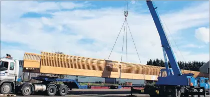  ?? LVN230916t­wbridge1 ?? A 34m section of the bridge built by Techlam is finally lowered onto the truck that will transport it from Levin to Auckland.