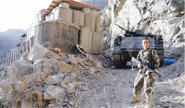  ?? Reuters ?? ↑
A soldier stands guard at the checkpost at Mahipar on the Jalalabad-kabul highway in Afghanista­n on Thursday.