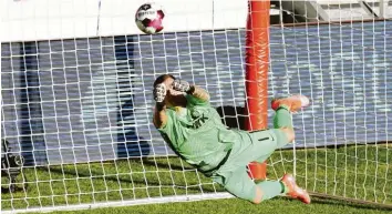  ?? Foto: Witters ?? Auch dank des überragend­en Torhüters Rafal Gikiewicz sicherte sich der FC Augsburg den ganz wichtigen 1:0‰Auswärtssi­eg in Mainz.