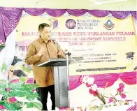  ??  ?? ARIFIN ketika menyampaik­an amanatnya sempena majlis itu.