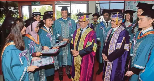  ??  ?? Universiti Malaysia Pahang (UMP) Chancellor Regent of Pahang Tengku Abdullah Sultan Ahmad Shah (centre) with graduates at the university’s 13th convocatio­n at the UMP Gambang Campus yesterday. With him is UMP Vice-Chancellor Professor Datuk Seri Dr Daing Nasir (second from right).