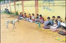  ?? HT PHOTO ?? The government school in Chattarpur distict’s ward 5, has no building or facilities of its own.