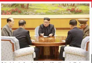  ??  ?? Cette photo prise dimanche et rendue publique hier montre Kim Jong-un qui assiste à une réunion après le sixième essai nucléaire nord-coréen. La photo est fournie par l’agence de nouvelle officielle de la Corée du Nord.