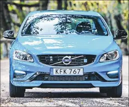  ?? BILD: VOLVO ?? Dezent verpackte Sportlichk­eit, auffällige Lackierung: der Kombi V60 als Polestar