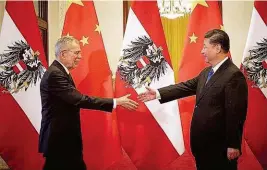  ??  ?? Österreich & China gehen aufeinande­r zu: Van der Bellen & Xi
