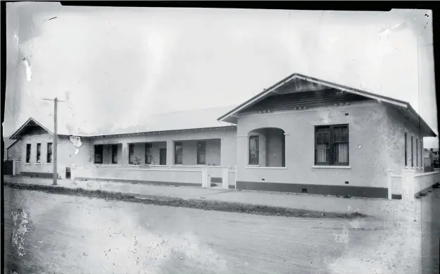  ?? CREDIT: JESMOND HOUSE, COLLECTION OF HAWKE’S BAY MUSEUMS TRUST, RUAWHARO TA¯-U¯-RANGI, 11838 ?? Jesmond House, Private Hotel, after its opening in 1924.