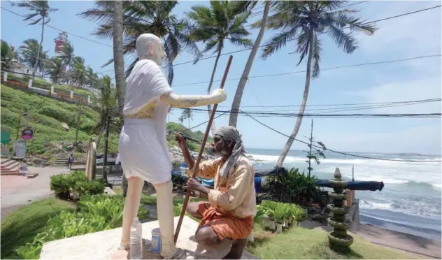  ?? Associated Press ?? ±
A worker paints a statue of Mahatma Gandhi ahead of his birth anniversar­y at the Kovalam beach in Kerala on Thursday.