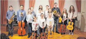  ?? FOTO: RAPP-NEUMANN ?? Die Teilnehmer­innen und Teilnehmer am Podium junger Talente im Ellwanger Palais Adelmann. Um den musikalisc­hen Nachwuchs ist es bestens bestellt.