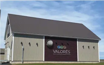  ??  ?? L’institut de recherche Valorès a construit un bâtiment distinct pour son séchoir préindustr­iel qui devrait être en fonction dans quelques mois, à Shippagan. - Gracieuset­é