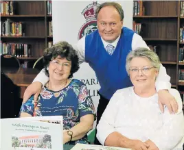  ?? Picture: FREDLIN ADRIAAN ?? JOINT MISSION: Authors Dr Joan Clarke, left, and Marintha du Preez, with Victoria Park High principal Michael Vermaak