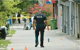  ?? KIM HAIRSTON/BALTIMORE SUN ?? Police investigat­e the scene of a shooting on West North Avenue in West Baltimore where two people were killed and two others wounded.