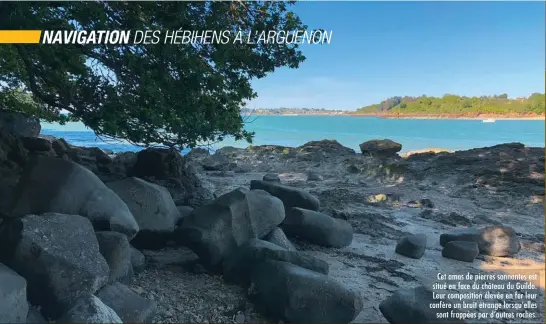  ??  ?? Cet amas de pierres sonnantes est situé en face du château du Guildo. Leur compositio­n élevée en fer leur confère un bruit étrange lorsqu’elles sont frappées par d’autres roches.