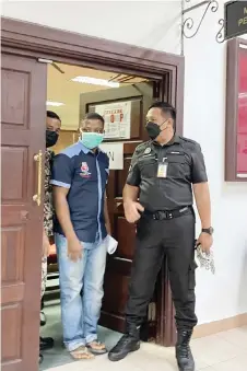  ?? — Photo by Hafizah Abdul Hamid ?? Jonas leaves the courtroom after he was discharged and acquitted by the Federal Court.