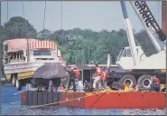  ?? Democrat-Gazette file photo ?? Investigat­ors raise the duck boat that sank on May 1, 1999, in Hot Springs onto a barge in Lake Hamilton eight days later.