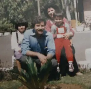  ?? GHAFOUR FAMILY ?? The Ghafour family in New Delhi in the mid-1980s. From left, Hamida, her father, Najib, mother Nafisa and brother Ali. The family arrived in Canada in 1985.